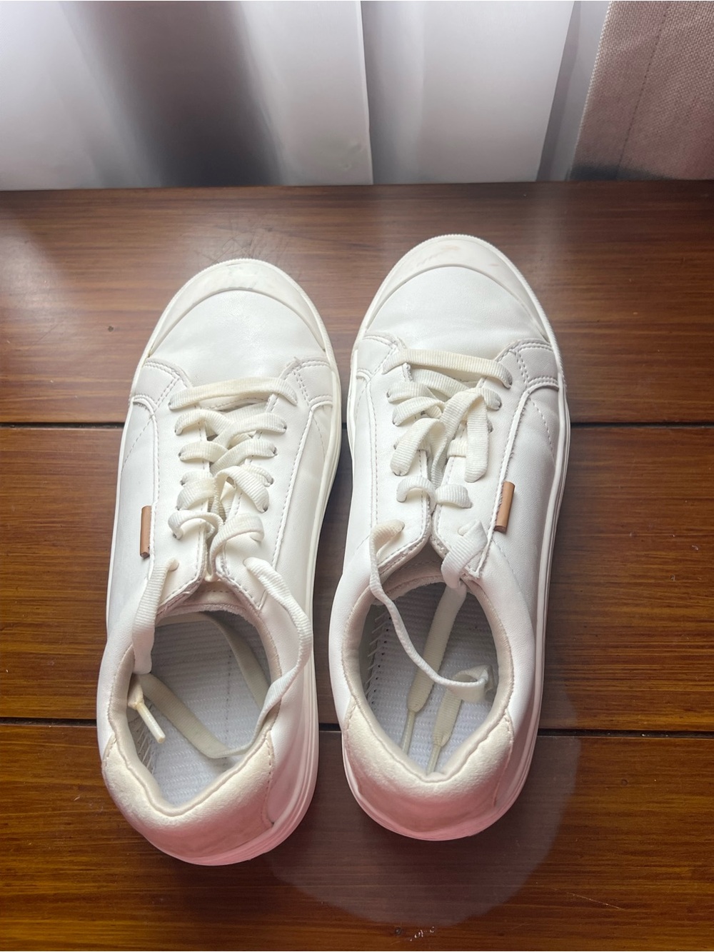 Women’s White Casual Lace-Up Sneakers
